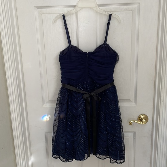 LOVE REIGN Navy Prom dress - Picture 4 of 5